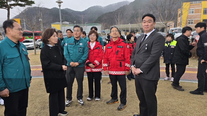 [포토]나경원 국회의원, 영양군 산불희생자 분향소 찾아...