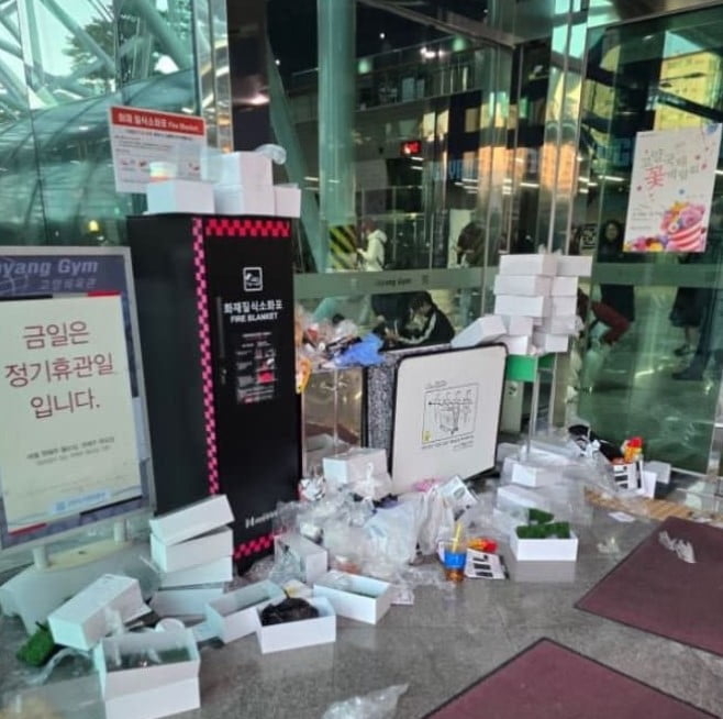 지드래곤 8년 만의 단독콘서트…매너는 ‘아쉬워’
