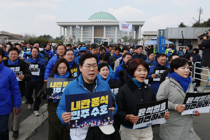 尹탄핵 선고 앞두고 커지는 ‘승복’ 요구…與만 “승복할 것” 공식입장