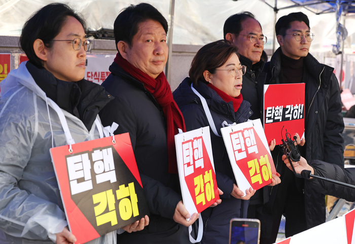 尹탄핵 선고 앞두고 커지는 ‘승복’ 요구…與만 “승복할 것” 공식입장