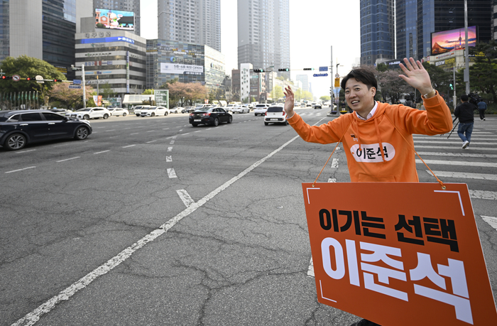 이재명표 ‘무상AI’ 논란 지속…보수 측 “모르면 좀 가만히”