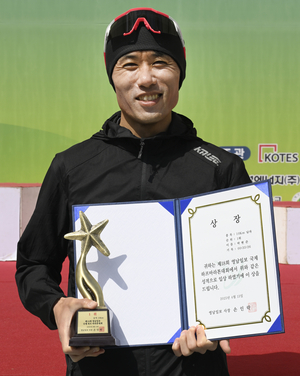 영남일보 국제하프마라톤 10km 남자 1등 박현준. <이윤호기자 yoonhohi@yeongnam.com>