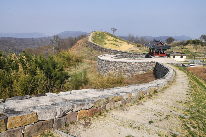 포항 장기읍성. 세종 때인 1439년 돌로 다시 쌓고 동해안의 주요 군사기지 및 관아로 사용했다. 
박관영기자 zone5@yeongnam.com