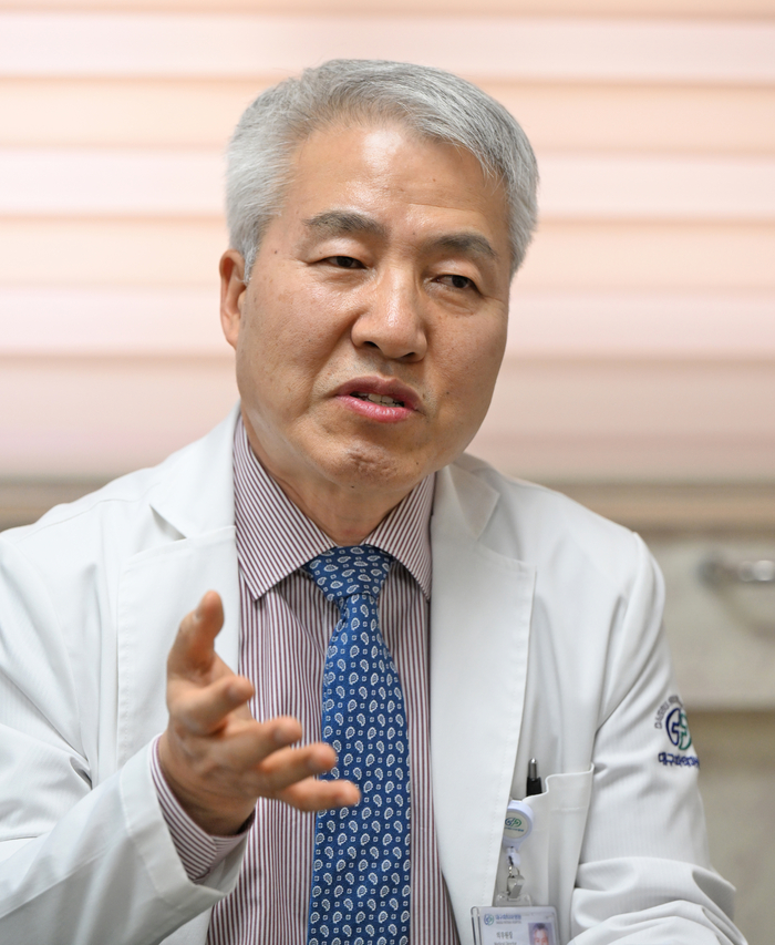 김 의무원장이 병원이 나아갈 방향에 대해 설명하고 있다.
이지용기자 sajahu@yeongnam.com