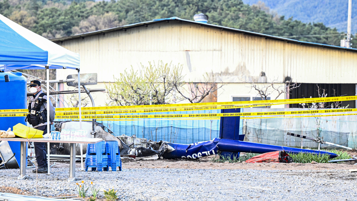 [포토뉴스] 대구 산불 현장서 헬기 추락… 74세 조종사 숨져