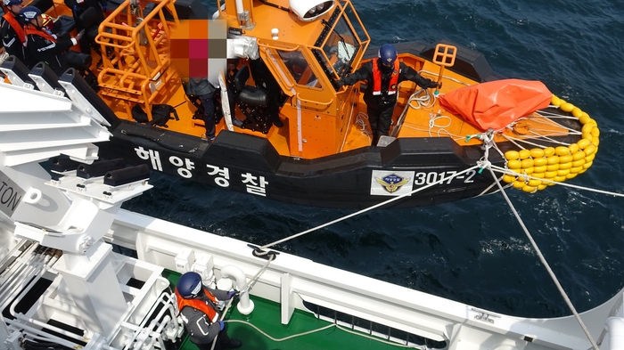 해경, 동해상 응급환자 릴레이 이송 성공