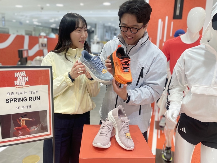 [포토뉴스] 롯데백화점 상인점, ‘러너스 위크’ 팝업스토어 개최