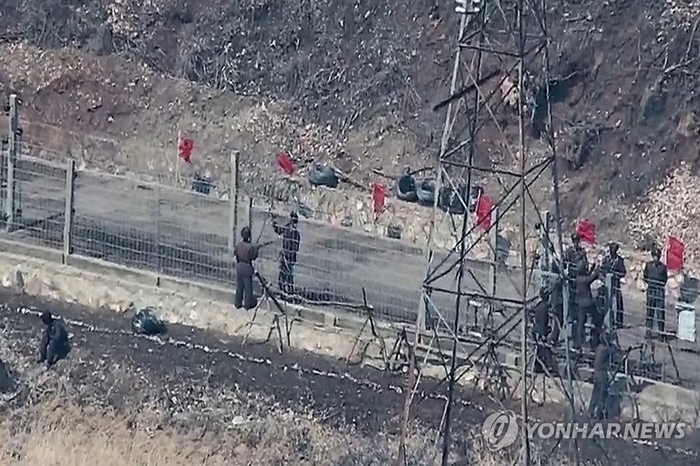북한군 10여명 MDL 침범…우리 군 경고사격에 북상