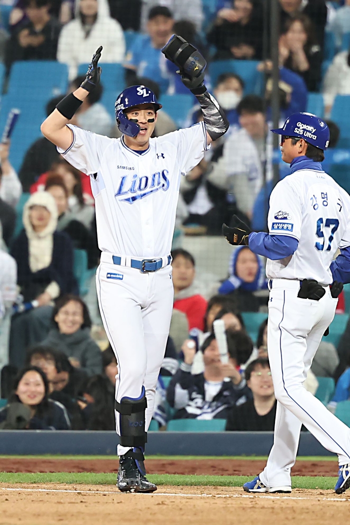 ‘사자군단’ 선발 타자 전원 안타...SSG에 7:3 승리