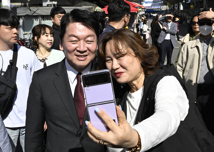 안철수 “과거지향적 법률가 아닌 ‘과학기술자’가 대통령 돼야”
