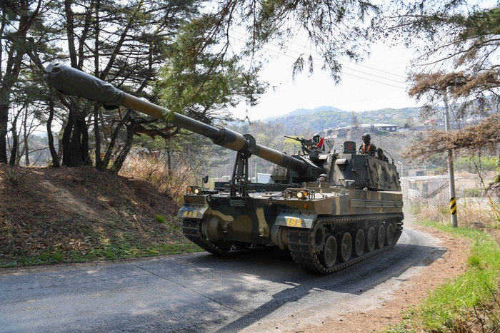 [포토뉴스]해병대 1사단 자주포(K9A1) 타고 전술훈련