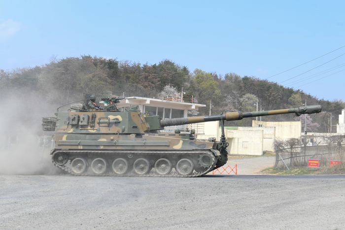 [포토뉴스]해병대 1사단 자주포(K9A1) 타고 전술훈련