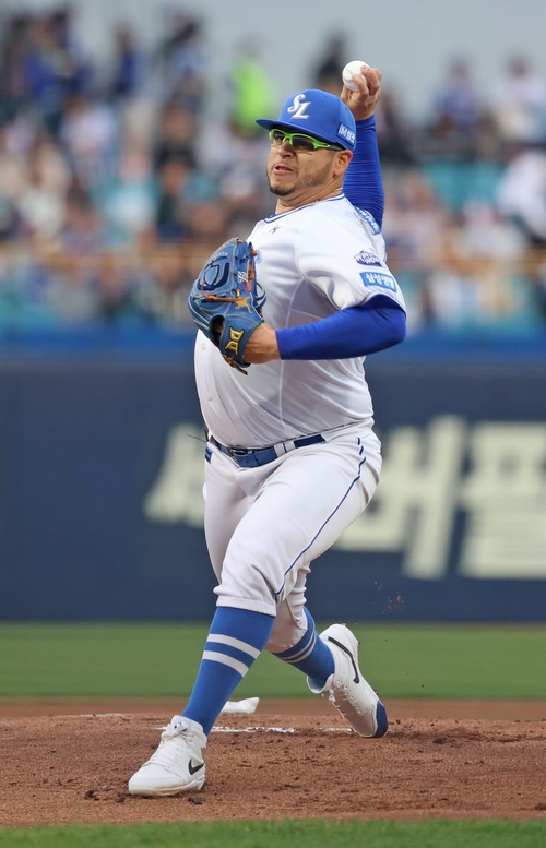 지난 9일 대구 삼성라이온즈파크에서 열린 2025 신한 SOL 뱅크 KBO리그 삼성 라이온즈와 SSG 랜더스와의 경기에서 후라도가 투구 중이다. 후라도는 LG와의 1차전에 선발 투수로 나설 예정이다. <삼성 라이온즈 제공>