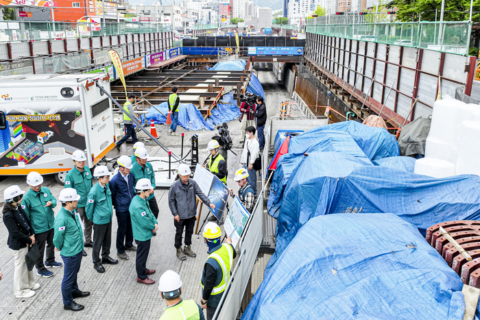 [포토뉴스] 전국 곳곳 ‘땅꺼짐’ 발생에… 대구시, 긴급 점검 나섰다