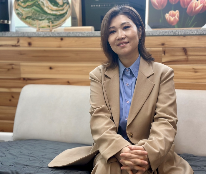 지난 21일 정은주 재즈 보컬리스트가 개인 녹음실에서 앞으로의 활동 계획에 대해 이야기하고 있다.