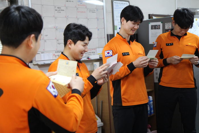 [포토뉴스]“소방관 아저씨 감사합니다”