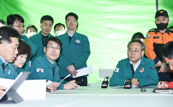 [함지산 산불] 중앙재난안전대책본부장 “진화인력 안전관리도 중요”
