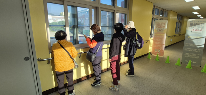 [함지산 산불] 대피소서 ‘하룻밤’…동트자 하나둘씩 집으로