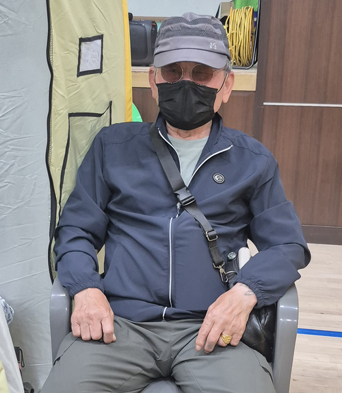 29일 동변중학교 대피소에서 만난 이영일(83·대구 북구) 씨. 조윤화 기자