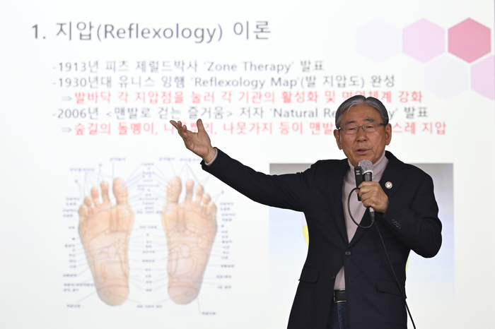 [영남일보 CEO 아카데미] 박동창 맨발걷기 국민운동본부 회장 “땅은 생명의 배터리…신발 벗는 순간 치유 시작돼”