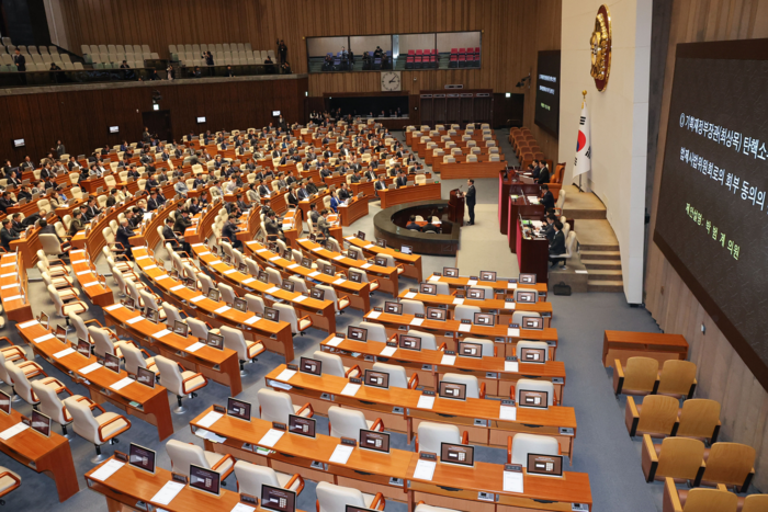 윤석열 전 대통령에 대한 파면이 선고된 4일 서울 여의도 국회에서 열린 본회의에서 최상목 기획재정부 장관 탄핵소추안의 법제사법위원회로의 회부 동의의 건과 관련해 더불어민주당 박범계 의원이 제안설명을 하고 있다. <연합뉴스>