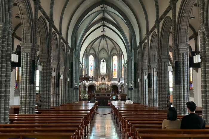 넷플릭스 드라마 폭싹 속았수다 의 배경이 됐던 계산성당 내부. <박지현 기자>