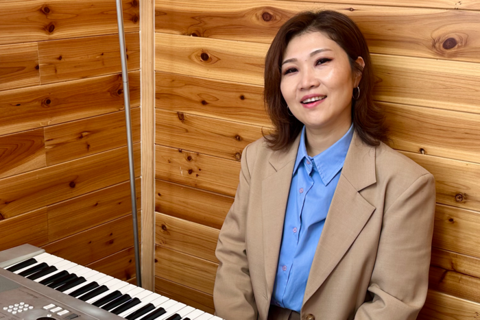 오는 25일 아양아트센터에서 첫 단독 콘서트를 갖는 정은주 재즈 보컬리스트는 재즈에는 한국의 한이 녹아 있다며 언젠가 한국의 정서를 녹여낸 재즈 무대를 꼭 선보이고 싶다고 말했다. <정수민기자 jsmean@yeongnam.com>