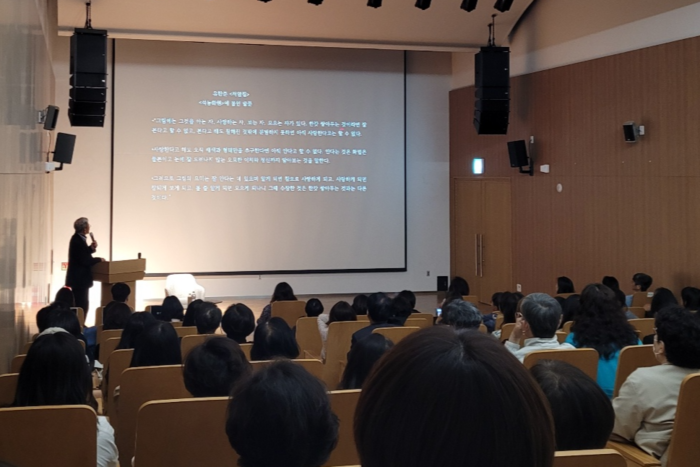간송 인사이트 강연 수강생으로 가득찬 지난 16일 대구간송미술관 강당 전경. <임훈기자 hoony@yeongnam.com>