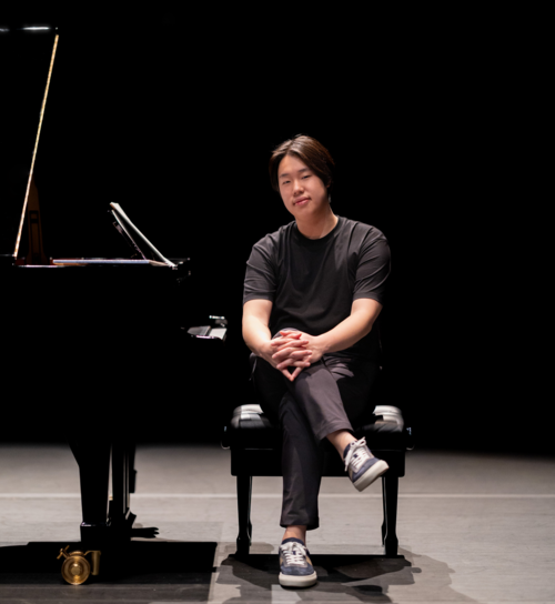 수성아트피아 4월 음악제의 음악적 브레인으로 활약한 피아니스트 박재홍은 이번 공연을 기획하며 동료 음악가들과 호흡을 맞춘 과정을 일이라 생각하지 않고 즐거운 놀이터를 만드는 기분으로 준비했다고 했다. <수성아트피아 제공>