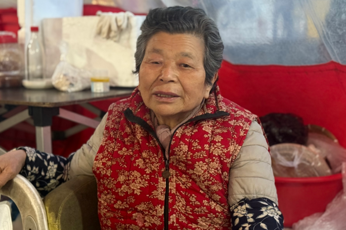 대구 칠성시장에서 포장마차를 운영중인 김문자(88)할머니. 구경모 기자