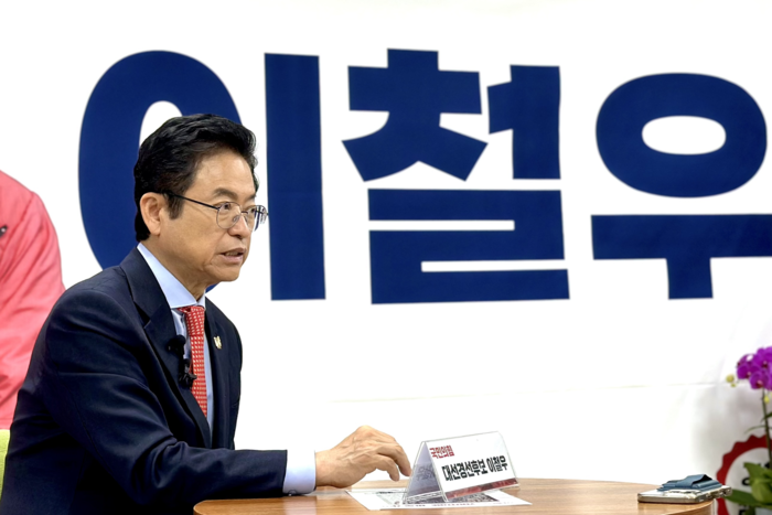 17일 서울 여의도 이철우 캠프에서 이철우 국민의힘 대선경선후보가 영남일보 기자의 질문에 답하고 있다. 박지현기자 lozpjh@yepngnam.com