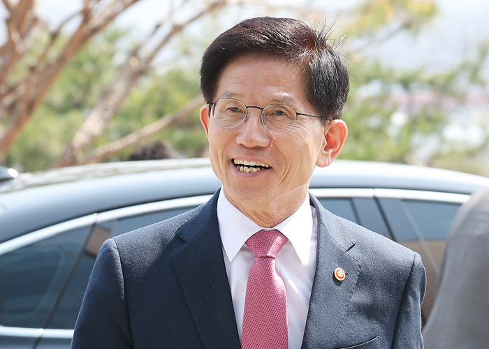 [속보] 김문수 고용노동부 장관, 오늘 장관직 사퇴…대선 출마 결심