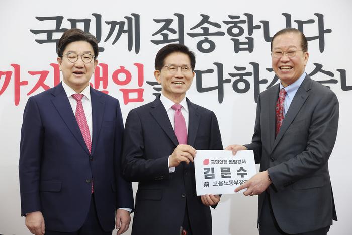 [속보] 김문수 “다시 싸워서 승리하자”…대선 출마 공식 선언