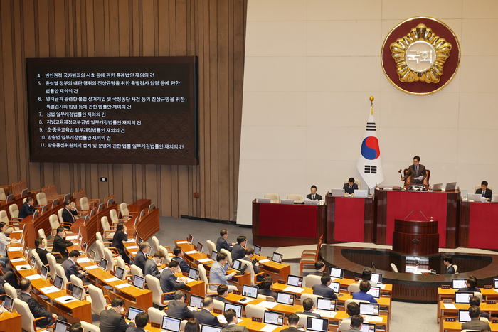 ‘권한대행 헌법재판관 임명 불가법’ 국회 통과…재표결 법안들은 무산