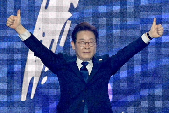 이재명, 89.77% 민주당 대선 최종후보 결정…세 번째 대권 도전