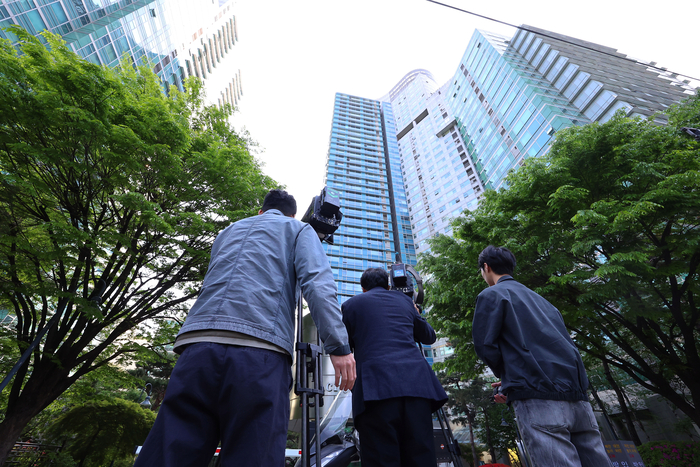 검찰, 尹부부 서초 사저 첫 압수수색…‘건진법사 의혹’ 수사 속도