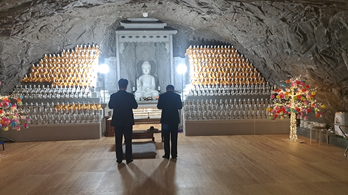 [불교특집] 연수암 - 상주 자연암반에 조성된 석굴 법당 속의 약사여래불
