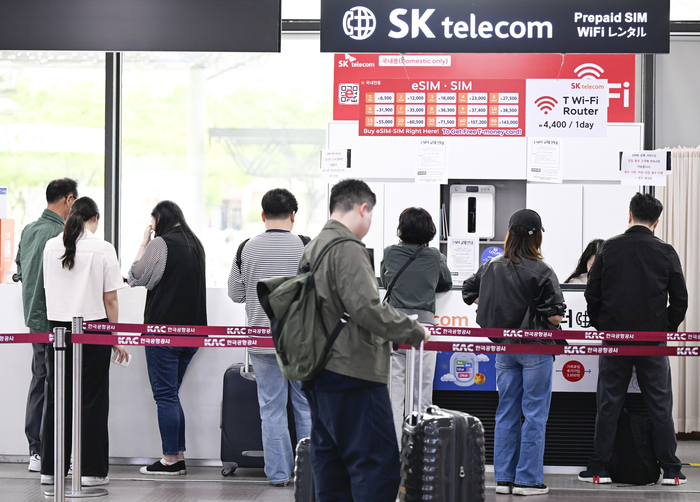 “대구공항 비행기 탑승 전 유심 교체하세요” SKT, 연휴기간 공항교체 대응 강화