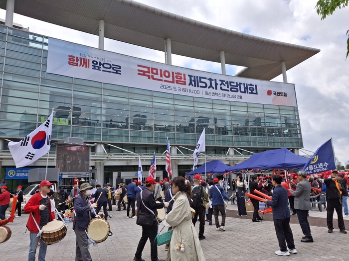 국민의힘 전대 뜨거운 현장 열기…축제 분위기 “민주당 독주 막아야” 각오 다져