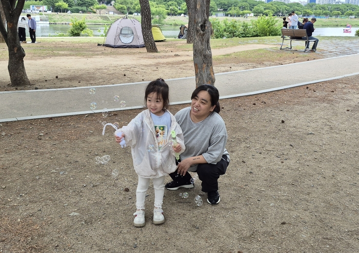 “기초생활비 120만원중 80만원 저축” 한부모가족시설서 다섯살 딸과 자립 꿈