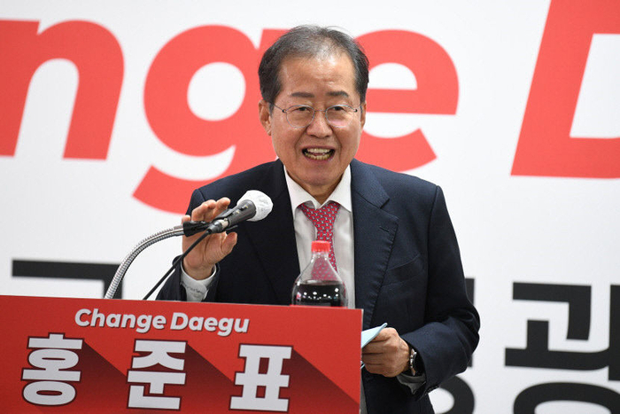 홍준표 전 대구시장 “인생 3막 구상위해 잠시 미국행”