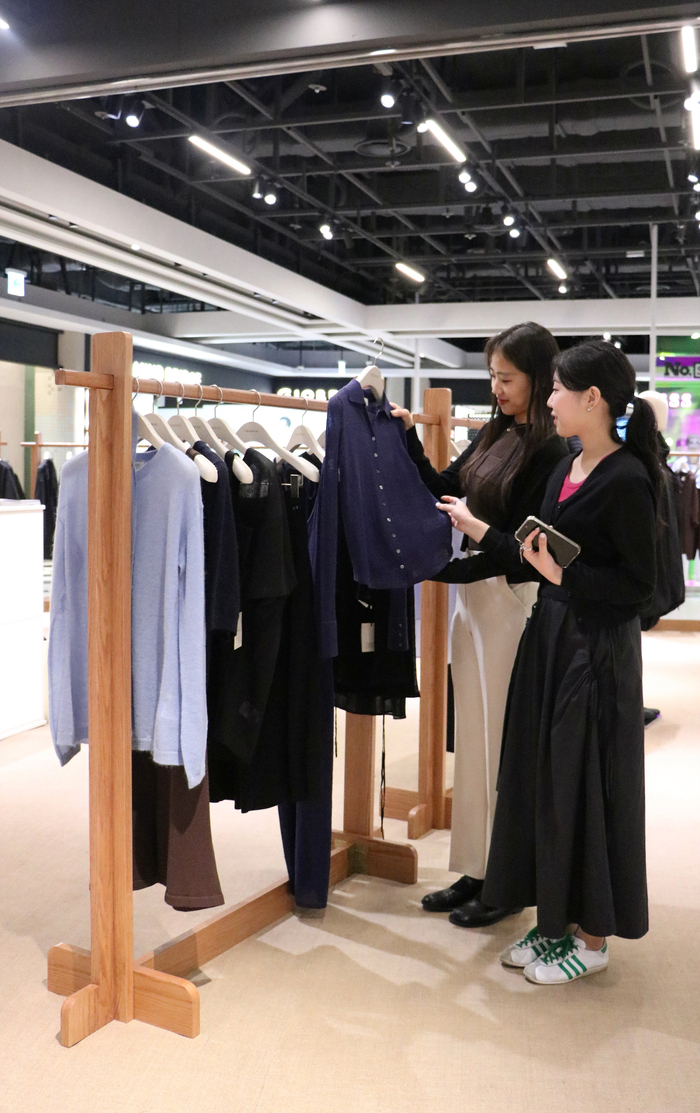 [포토뉴스] 대구 신세계百, 니트웨어 브랜드 ‘UMARMUNG(우마뭉)’ 팝업스토어 열어