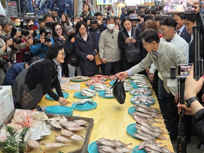 김문수 후보, 포항 죽도시장 방문