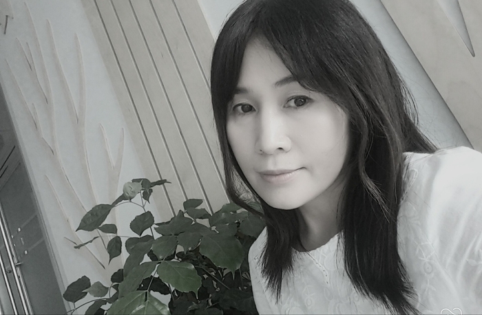 [Book Talk] 첫 산문집 ‘건너가는 마음’ 펴낸 하기정 시인…“문장으로 사람과 사람의 마음 이어지길”
