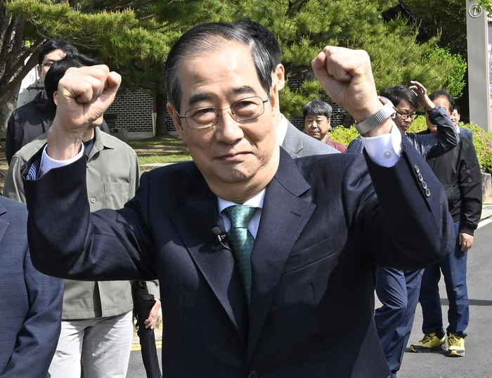 한덕수, 출마 선언 후 첫 TK 방문…박정희 생가·동화사 찾아