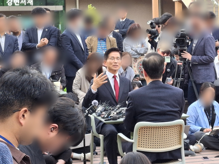 공개 토론회된 김·한 2차 회동…金 “왜 입당 안했나” 도돌이표에 결렬