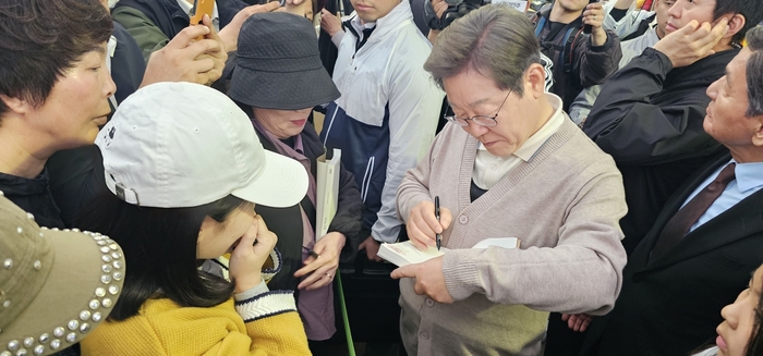 이재명 민주당 대선후보, 성주에서 민심경청 …“참외처럼 달콤한 변화 만들겠다”