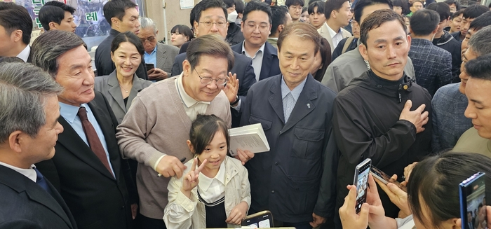 이재명 민주당 대선후보, 성주에서 민심경청 …“참외처럼 달콤한 변화 만들겠다”