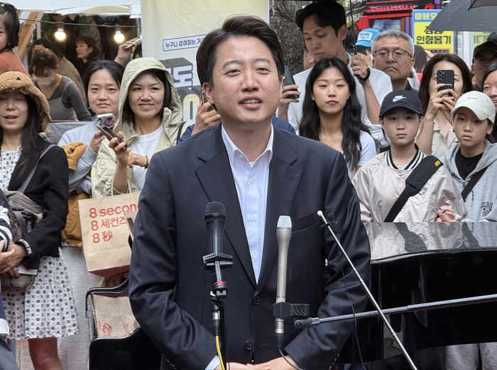 개혁신당 이준석 후보 10일 대구 동성로 길거리 버스킹