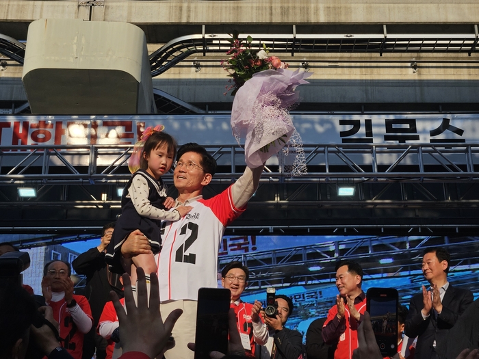 [6·3대선]김문수 “거짓말 않는 정직한 대통령 되겠다”…보수 텃밭 대구 서문시장서 지지 호소